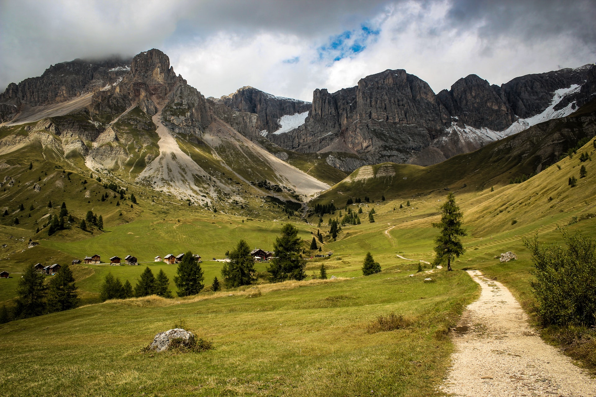 Alpi senza neve sempre più verdi a causa del cambiamento climatico