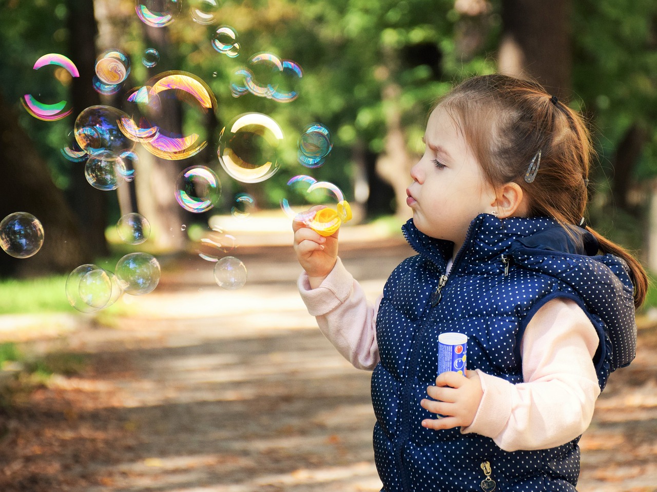 I giochi da fare all'aperto per bambini:4   suggerimenti per riconnettere bambini e natura